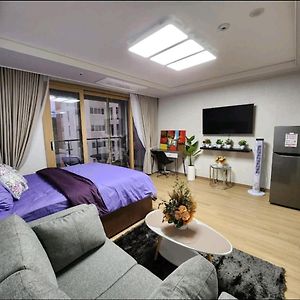 Deluxe Queen Studio
